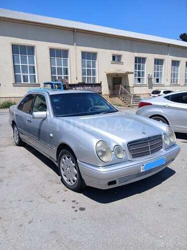 Mercedes E 220-2