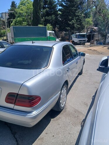 Mercedes E 220-4