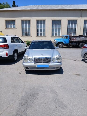 Mercedes E 220-5