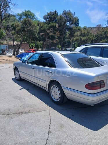Mercedes E 220-7