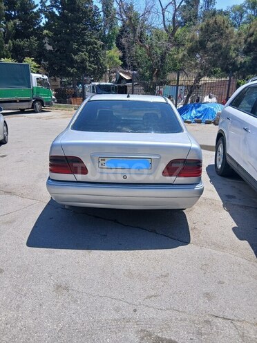 Mercedes E 220-8