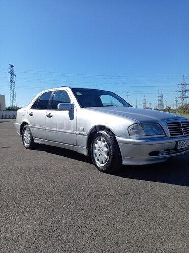 Mercedes C 200-17