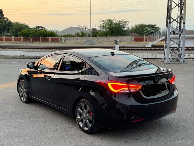 Hyundai Elantra-6