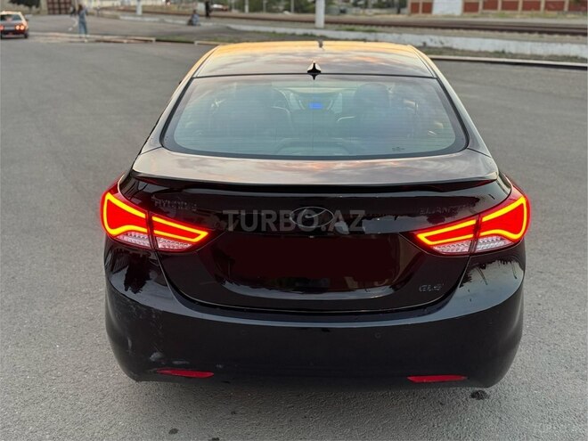 Hyundai Elantra-2