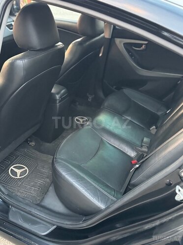 Hyundai Elantra-10