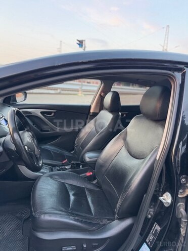 Hyundai Elantra-14