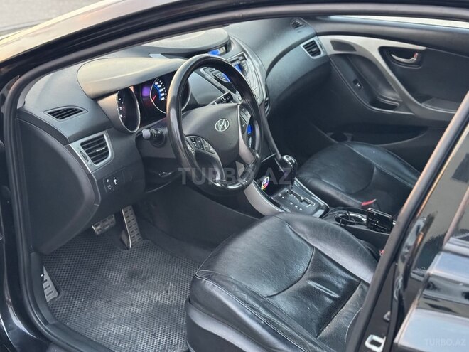 Hyundai Elantra-13