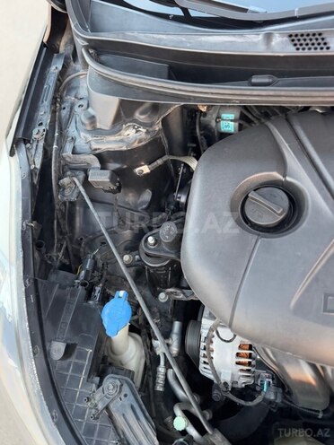 Hyundai Elantra-18