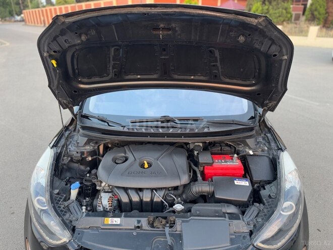 Hyundai Elantra-16