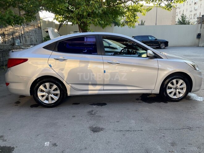 Hyundai Accent-2