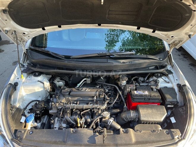 Hyundai Accent-11