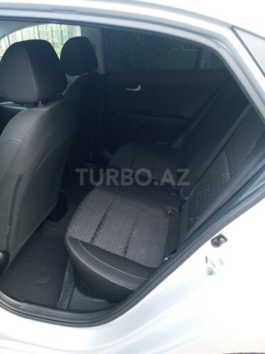 Kia Rio-10