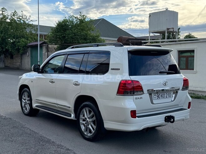 Toyota Land Cruiser-6