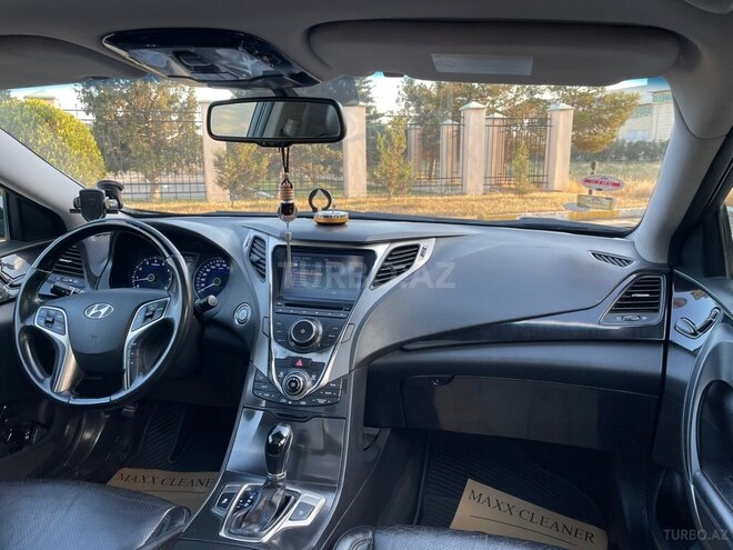 Hyundai Azera-12