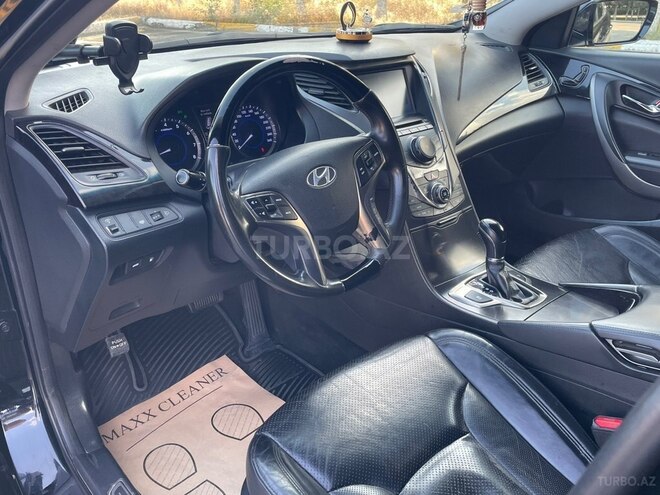 Hyundai Azera-11
