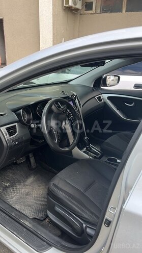Hyundai Elantra-2