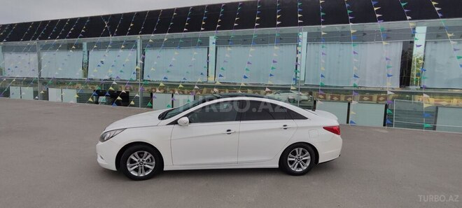 Hyundai Sonata-4