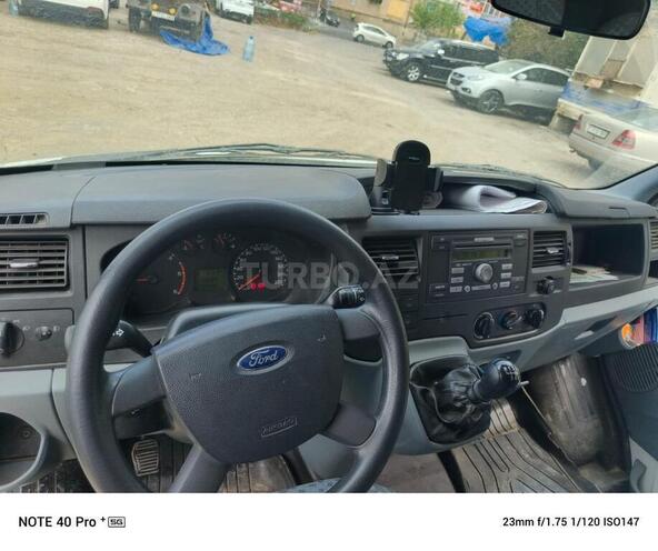 Ford Transit-5