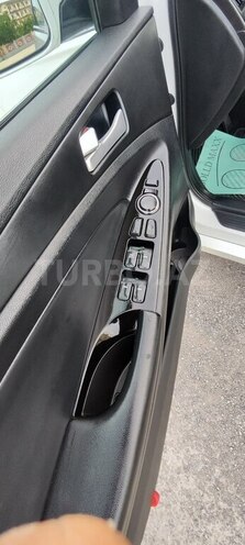 Hyundai Sonata-9