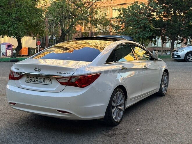 Hyundai Sonata-12
