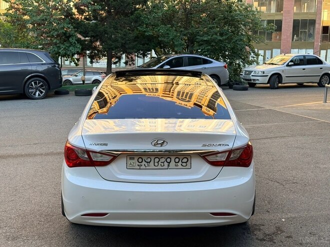 Hyundai Sonata-15