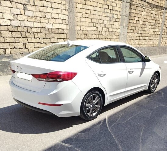Hyundai Elantra-8