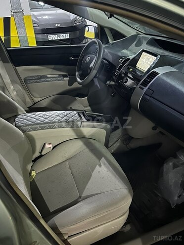 Toyota Prius-5