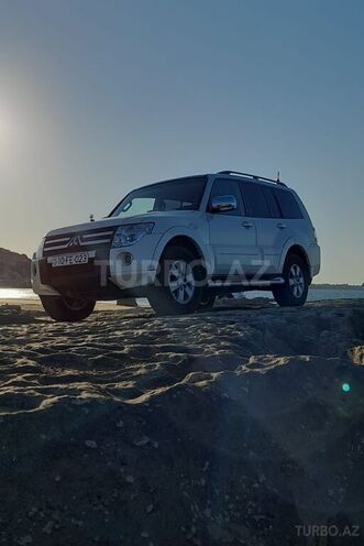 Mitsubishi Pajero-3
