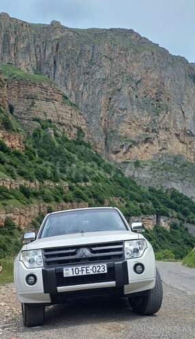 Mitsubishi Pajero-4