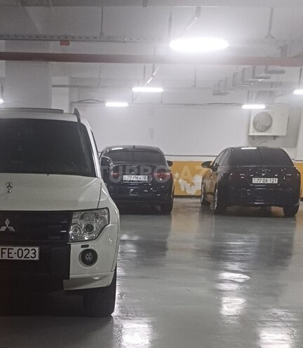 Mitsubishi Pajero-8