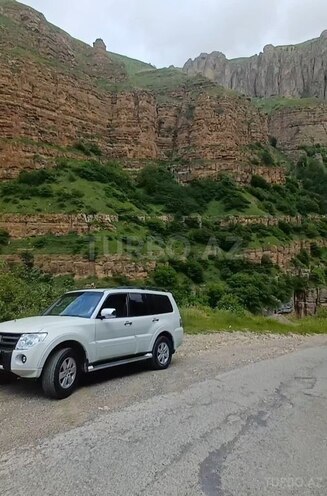 Mitsubishi Pajero-6