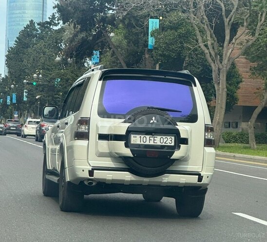 Mitsubishi Pajero-7