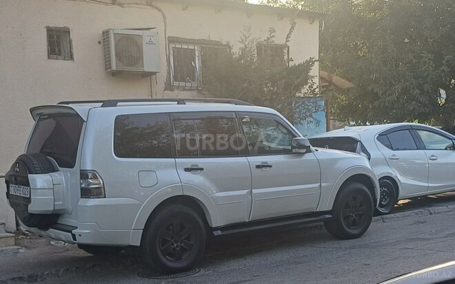 Mitsubishi Pajero-9