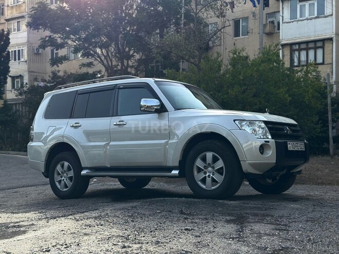 Mitsubishi Pajero-12