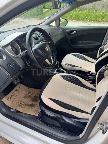 SEAT Ibiza-11
