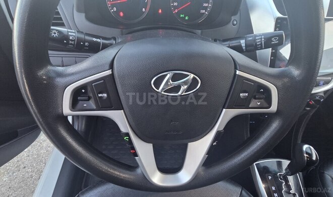 Hyundai Accent-13