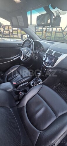 Hyundai Accent-20