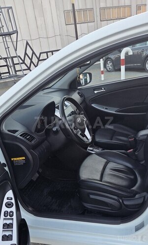 Hyundai Accent-17