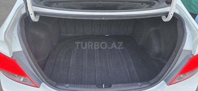 Hyundai Accent-16
