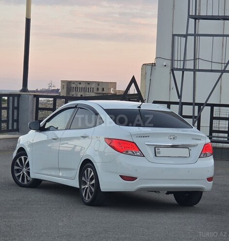 Hyundai Accent-5