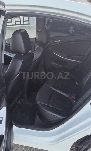 Hyundai Accent-18