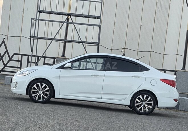 Hyundai Accent-7