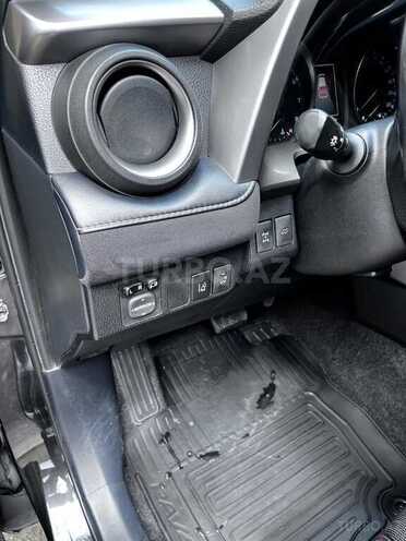 Toyota RAV4-12