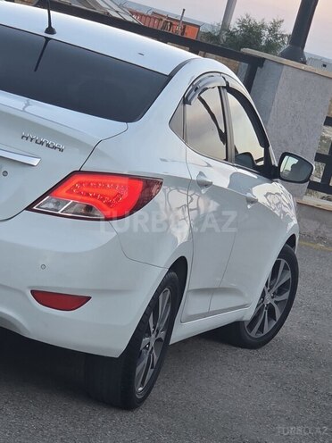 Hyundai Accent-8