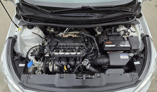 Hyundai Accent-21