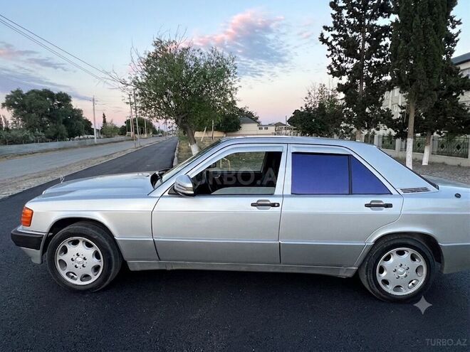 Mercedes 190-5