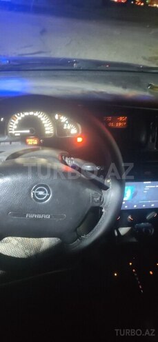 Opel Vectra-12