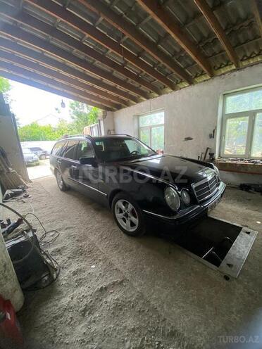 Mercedes E 240-5