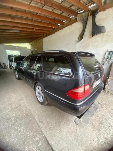 Mercedes E 240-4