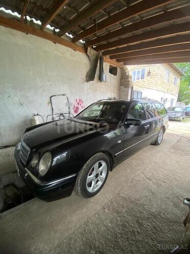 Mercedes E 240-7